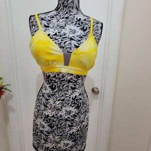 Under armour  bikini top sz 32b yellow logo beachy beach vacation tropic…